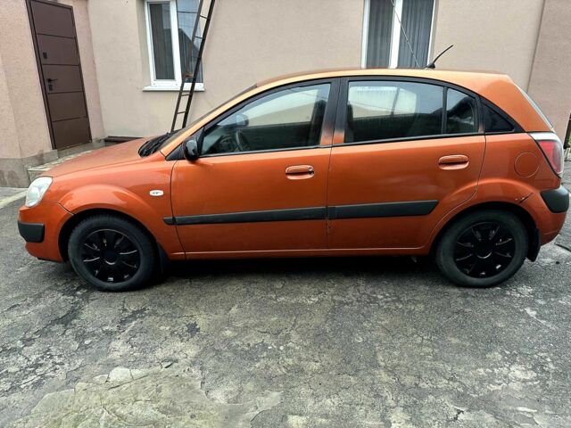 Оранжевый Киа Рио, объемом двигателя 1.4 л и пробегом 150 тыс. км за 4200 $, фото 7 на Automoto.ua