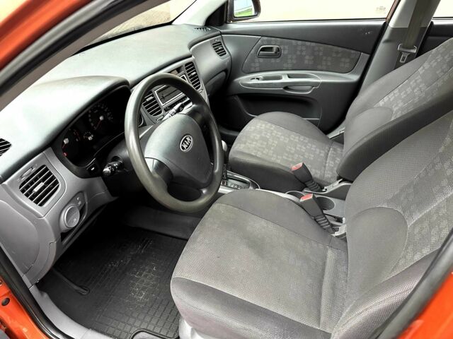 Оранжевый Киа Рио, объемом двигателя 1.4 л и пробегом 150 тыс. км за 4200 $, фото 9 на Automoto.ua