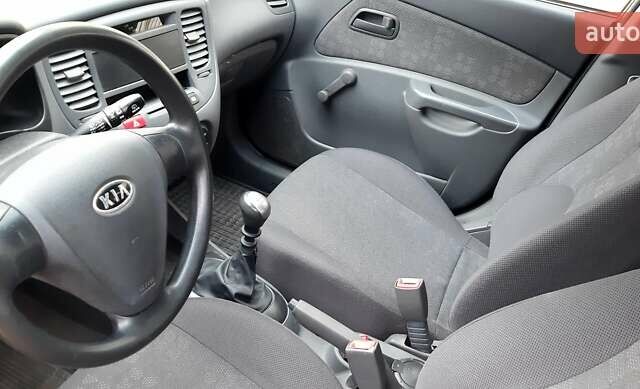 Помаранчевий Кіа Ріо, об'ємом двигуна 0 л та пробігом 75 тис. км за 4700 $, фото 4 на Automoto.ua