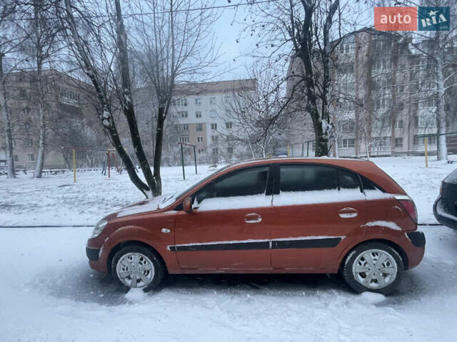 Оранжевый Киа Рио, объемом двигателя 1.4 л и пробегом 232 тыс. км за 4650 $, фото 1 на Automoto.ua