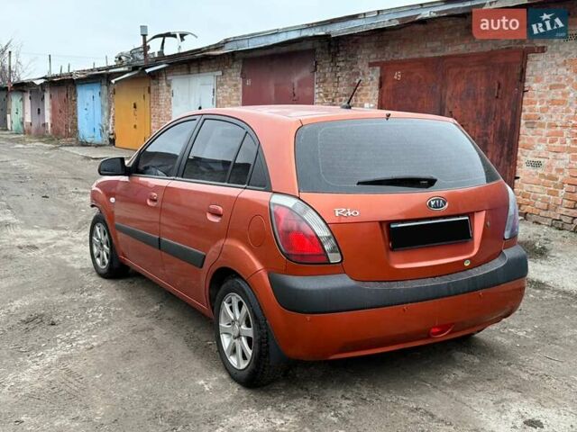 Помаранчевий Кіа Ріо, об'ємом двигуна 1.4 л та пробігом 168 тис. км за 3250 $, фото 5 на Automoto.ua