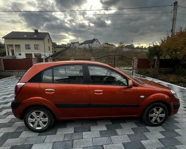 Кіа Ріо 2008 у Тернополі на Automoto.ua Помаранчевий Кіа Ріо, об'ємом двигуна 1.4 л та пробігом 230 тис. км за 3900 $, фото 7 на Automoto.ua