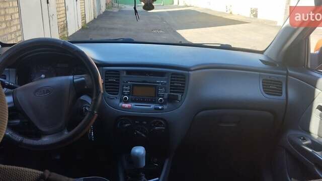 Помаранчевий Кіа Ріо, об'ємом двигуна 1.4 л та пробігом 164 тис. км за 5600 $, фото 2 на Automoto.ua