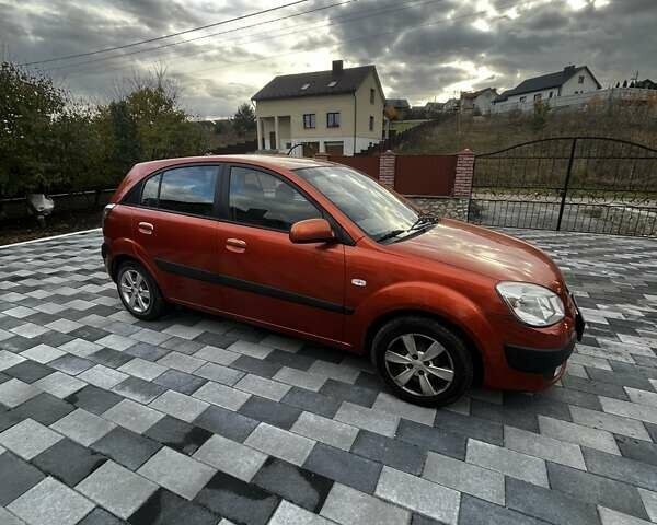 Кіа Ріо 2008 у Тернополі на Automoto.ua Помаранчевий Кіа Ріо, об'ємом двигуна 1.4 л та пробігом 230 тис. км за 3900 $, фото 3 на Automoto.ua