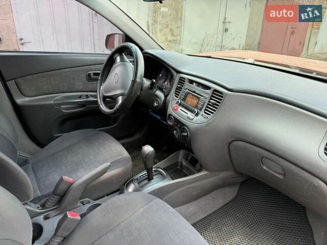 Оранжевый Киа Рио, объемом двигателя 1.4 л и пробегом 168 тыс. км за 3250 $, фото 7 на Automoto.ua