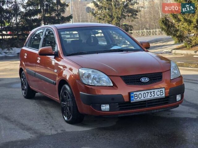 Оранжевый Киа Рио, объемом двигателя 1.4 л и пробегом 232 тыс. км за 3999 $, фото 1 на Automoto.ua