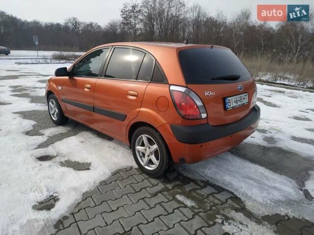 Помаранчевий Кіа Ріо, об'ємом двигуна 1.4 л та пробігом 210 тис. км за 4500 $, фото 4 на Automoto.ua