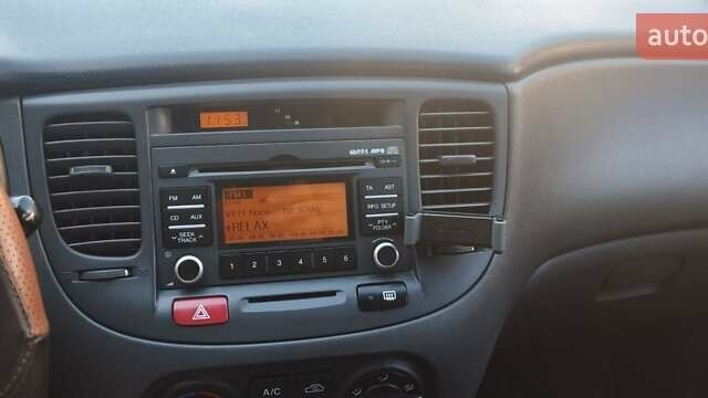 Помаранчевий Кіа Ріо, об'ємом двигуна 1.4 л та пробігом 164 тис. км за 5600 $, фото 6 на Automoto.ua