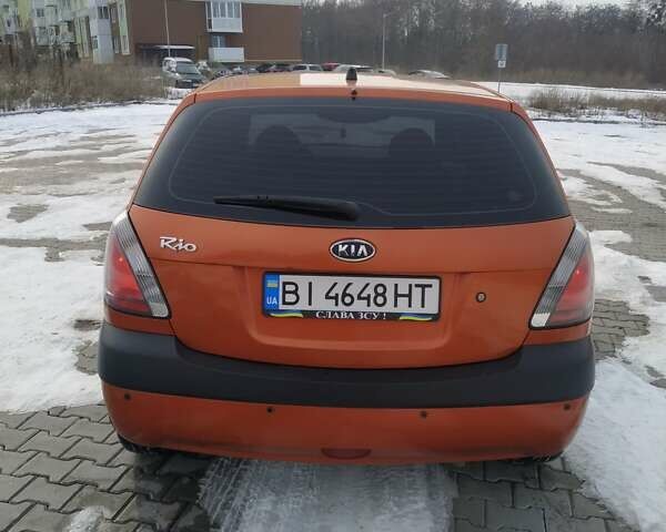 Помаранчевий Кіа Ріо, об'ємом двигуна 1.4 л та пробігом 210 тис. км за 4500 $, фото 3 на Automoto.ua