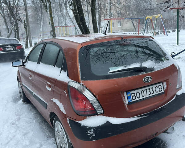 Оранжевый Киа Рио, объемом двигателя 1.4 л и пробегом 232 тыс. км за 4650 $, фото 2 на Automoto.ua