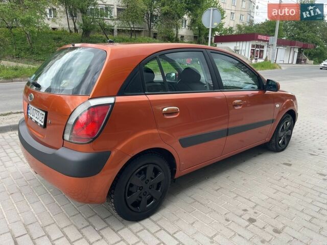 Оранжевый Киа Рио, объемом двигателя 1.4 л и пробегом 234 тыс. км за 3850 $, фото 5 на Automoto.ua