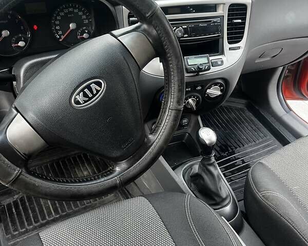 Кіа Ріо 2008 у Тернополі на Automoto.ua Помаранчевий Кіа Ріо, об'ємом двигуна 1.4 л та пробігом 230 тис. км за 3900 $, фото 21 на Automoto.ua