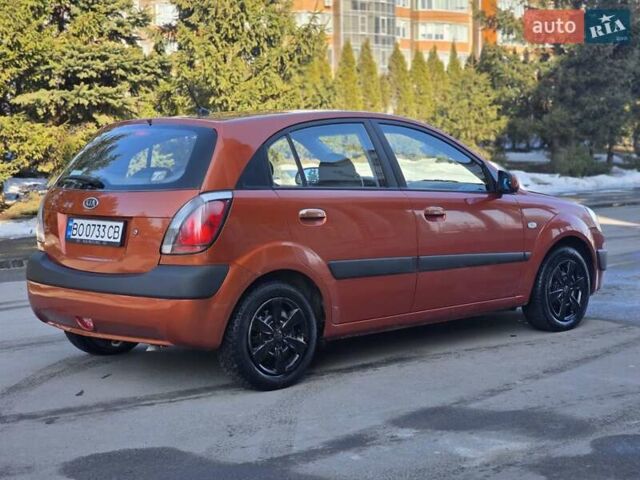 Оранжевый Киа Рио, объемом двигателя 1.4 л и пробегом 232 тыс. км за 3999 $, фото 8 на Automoto.ua