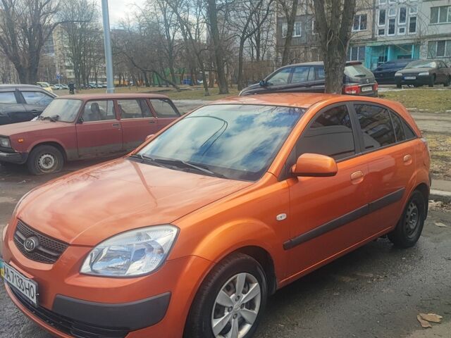 Оранжевый Киа Рио, объемом двигателя 1.4 л и пробегом 235 тыс. км за 5000 $, фото 2 на Automoto.ua