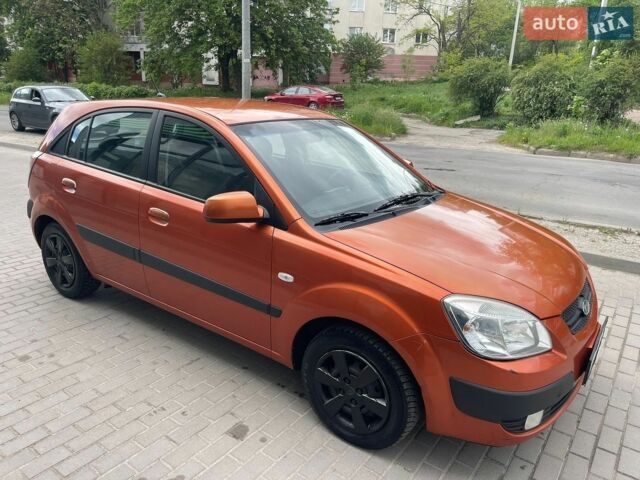 Оранжевый Киа Рио, объемом двигателя 1.4 л и пробегом 234 тыс. км за 3850 $, фото 1 на Automoto.ua