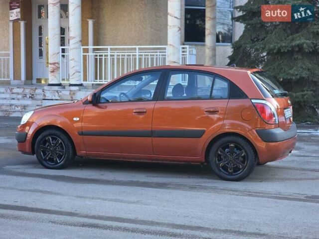 Оранжевый Киа Рио, объемом двигателя 1.4 л и пробегом 232 тыс. км за 3999 $, фото 6 на Automoto.ua