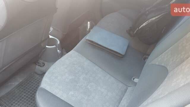 Помаранчевий Кіа Ріо, об'ємом двигуна 1.4 л та пробігом 164 тис. км за 5600 $, фото 4 на Automoto.ua