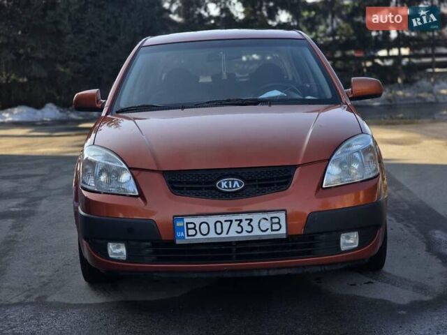 Оранжевый Киа Рио, объемом двигателя 1.4 л и пробегом 232 тыс. км за 3999 $, фото 2 на Automoto.ua
