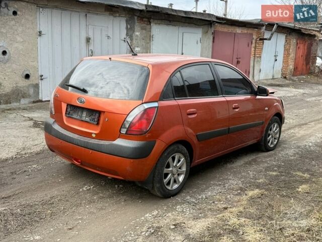 Оранжевый Киа Рио, объемом двигателя 1.4 л и пробегом 168 тыс. км за 3250 $, фото 4 на Automoto.ua