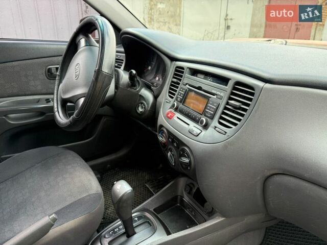 Оранжевый Киа Рио, объемом двигателя 1.4 л и пробегом 168 тыс. км за 3250 $, фото 8 на Automoto.ua