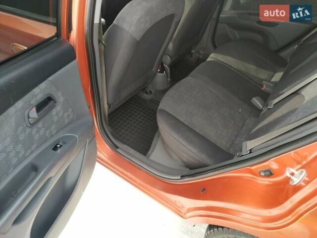 Помаранчевий Кіа Ріо, об'ємом двигуна 1.4 л та пробігом 210 тис. км за 4500 $, фото 7 на Automoto.ua