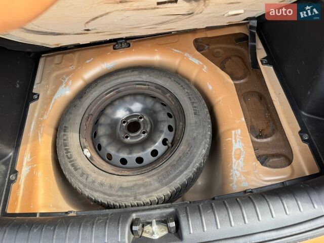 Оранжевый Киа Рио, объемом двигателя 1.59 л и пробегом 83 тыс. км за 13500 $, фото 11 на Automoto.ua