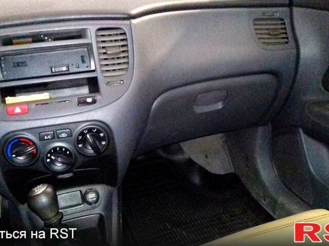 Оранжевый Киа Рио, объемом двигателя 1.3 л и пробегом 138 тыс. км за 5500 $, фото 10 на Automoto.ua