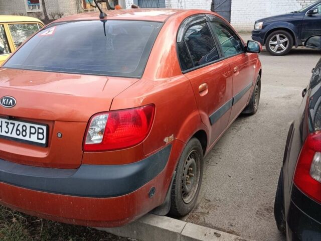 Помаранчевий Кіа Ріо, об'ємом двигуна 1.4 л та пробігом 241 тис. км за 5000 $, фото 3 на Automoto.ua