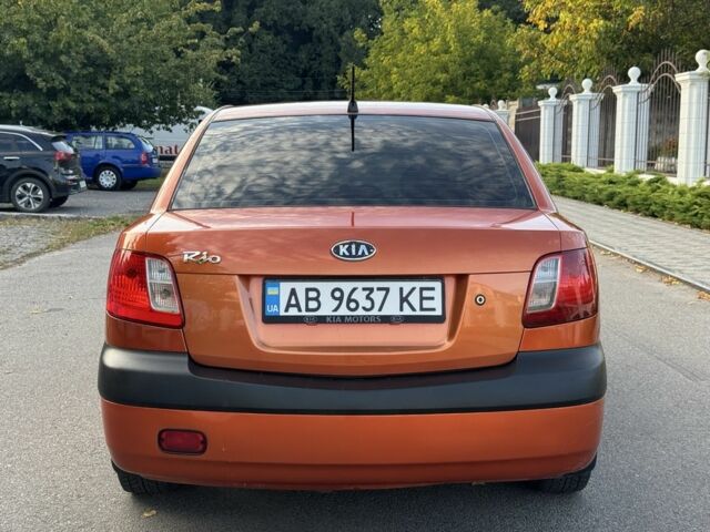 Помаранчевий Кіа Ріо, об'ємом двигуна 1.4 л та пробігом 152 тис. км за 4651 $, фото 3 на Automoto.ua