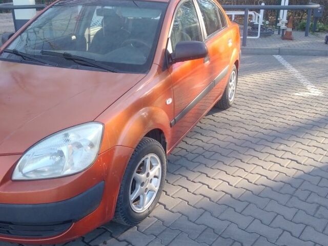 Помаранчевий Кіа Ріо, об'ємом двигуна 1.4 л та пробігом 447 тис. км за 3900 $, фото 9 на Automoto.ua