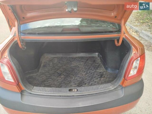 Помаранчевий Кіа Ріо, об'ємом двигуна 1.49 л та пробігом 169 тис. км за 4700 $, фото 6 на Automoto.ua