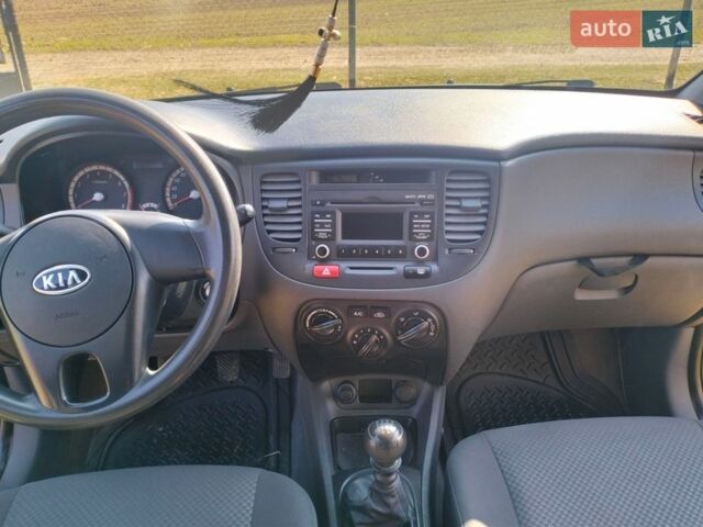 Оранжевый Киа Рио, объемом двигателя 1.4 л и пробегом 125 тыс. км за 5000 $, фото 4 на Automoto.ua