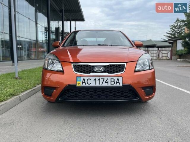Оранжевый Киа Рио, объемом двигателя 0 л и пробегом 123 тыс. км за 4500 $, фото 1 на Automoto.ua