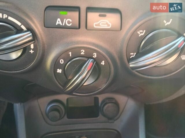 Оранжевый Киа Рио, объемом двигателя 1.4 л и пробегом 125 тыс. км за 5000 $, фото 8 на Automoto.ua