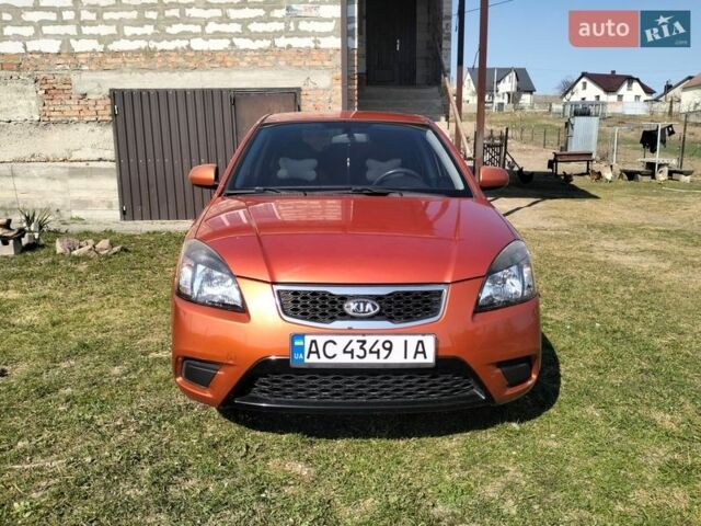 Оранжевый Киа Рио, объемом двигателя 1.4 л и пробегом 125 тыс. км за 5000 $, фото 1 на Automoto.ua