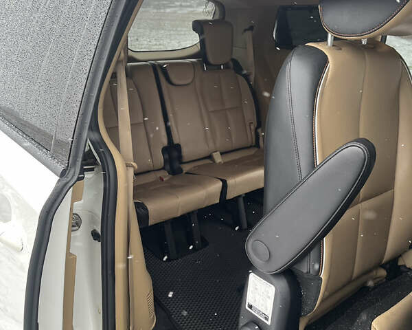 Белый Киа Седона, объемом двигателя 3.34 л и пробегом 193 тыс. км за 17000 $, фото 19 на Automoto.ua