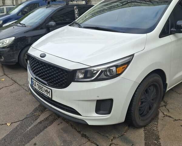 Белый Киа Седона, объемом двигателя 3.34 л и пробегом 165 тыс. км за 15200 $, фото 9 на Automoto.ua