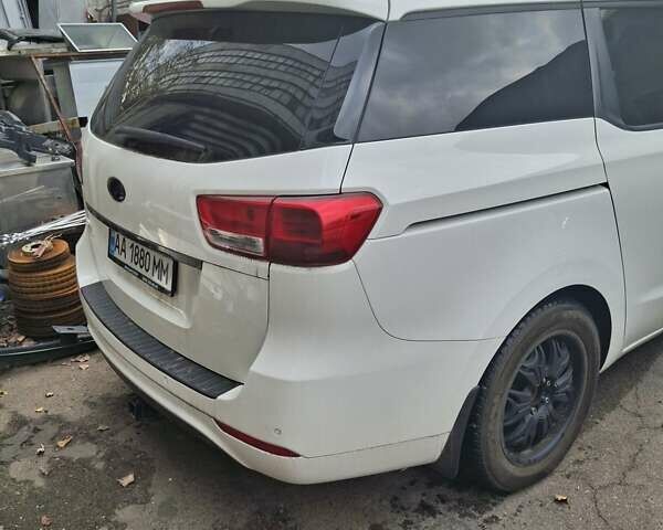 Белый Киа Седона, объемом двигателя 3.34 л и пробегом 165 тыс. км за 15200 $, фото 4 на Automoto.ua