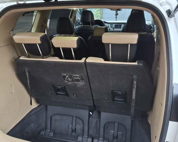Белый Киа Седона, объемом двигателя 3.34 л и пробегом 165 тыс. км за 14100 $, фото 16 на Automoto.ua