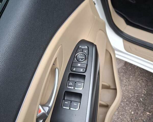 Белый Киа Седона, объемом двигателя 3.34 л и пробегом 165 тыс. км за 14100 $, фото 20 на Automoto.ua