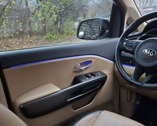 Белый Киа Седона, объемом двигателя 3.34 л и пробегом 165 тыс. км за 14100 $, фото 24 на Automoto.ua