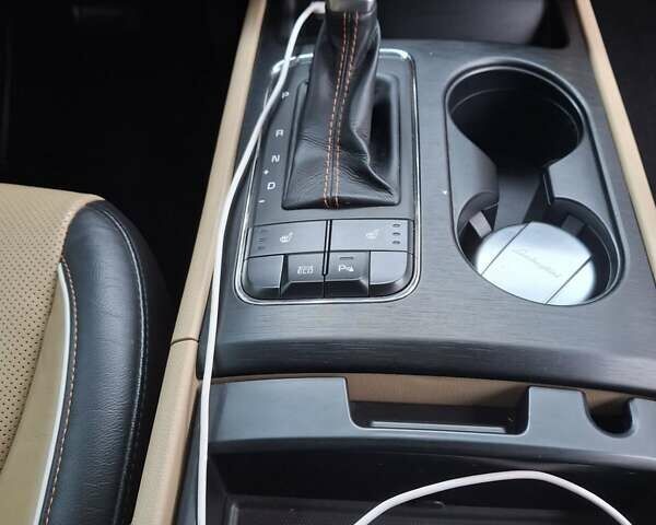 Белый Киа Седона, объемом двигателя 3.34 л и пробегом 165 тыс. км за 14100 $, фото 13 на Automoto.ua