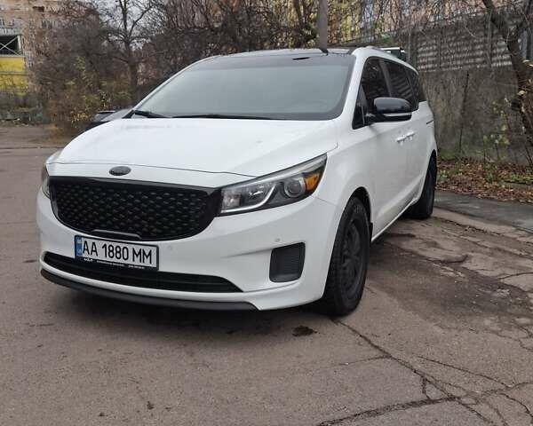 Белый Киа Седона, объемом двигателя 3.34 л и пробегом 165 тыс. км за 14100 $, фото 4 на Automoto.ua