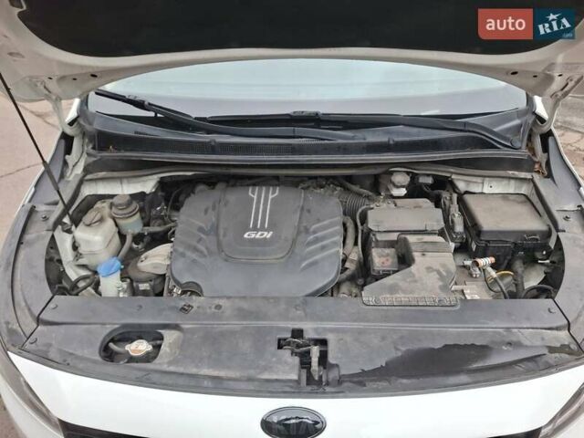 Белый Киа Седона, объемом двигателя 3.34 л и пробегом 165 тыс. км за 14100 $, фото 22 на Automoto.ua