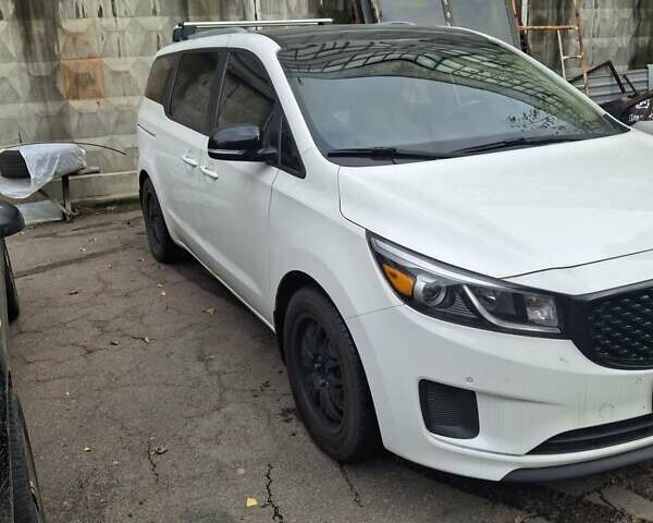 Белый Киа Седона, объемом двигателя 3.34 л и пробегом 165 тыс. км за 15200 $, фото 8 на Automoto.ua