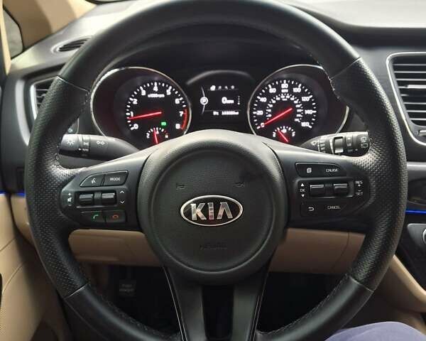 Белый Киа Седона, объемом двигателя 3.34 л и пробегом 165 тыс. км за 15200 $, фото 1 на Automoto.ua