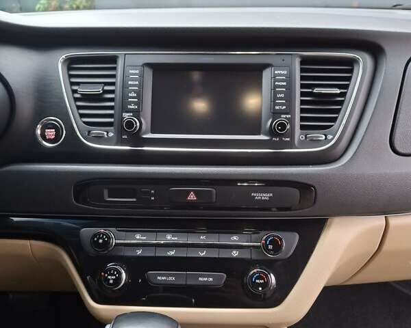 Белый Киа Седона, объемом двигателя 3.34 л и пробегом 165 тыс. км за 14100 $, фото 18 на Automoto.ua