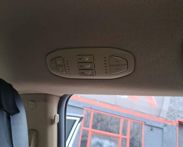 Белый Киа Седона, объемом двигателя 3.34 л и пробегом 165 тыс. км за 14100 $, фото 19 на Automoto.ua