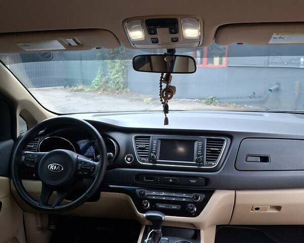 Белый Киа Седона, объемом двигателя 3.34 л и пробегом 165 тыс. км за 14100 $, фото 10 на Automoto.ua