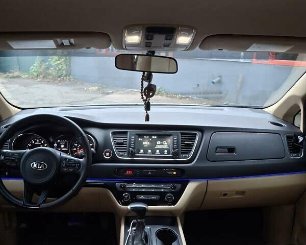 Белый Киа Седона, объемом двигателя 3.34 л и пробегом 165 тыс. км за 14100 $, фото 17 на Automoto.ua